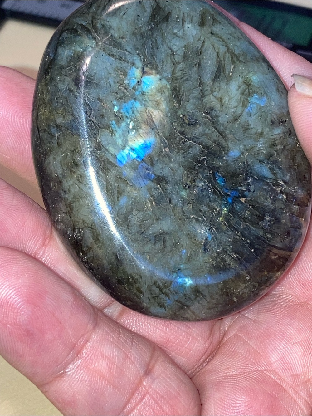Labradorite Palm Stone with Blue Flash - Women's Jewelry Accent - Picture 3 of 6